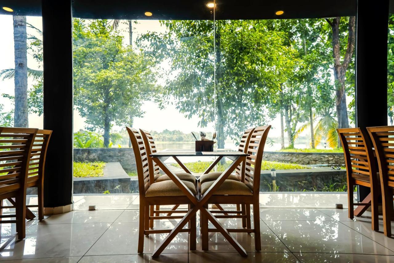 S River Resorts Kochi Buitenkant foto